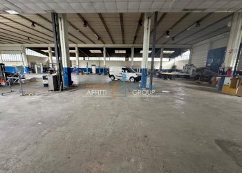 1240508-5f3xi304do.jpg - Commercial Premises Via Acquale 25, Massa - photo 1