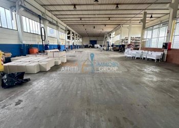 1240508_flfnq1d.jpg - Commercial Premises Via Acquale 25, Massa - photo 2