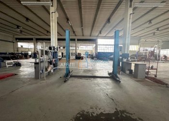 1240508-fbu7zj32w.jpg - Commercial Premises Via Acquale 25, Massa - photo 10