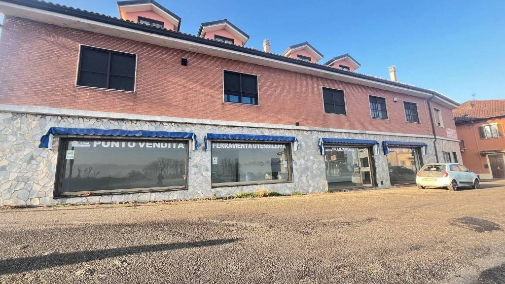 Facciata - Shop Regione Taverne, 1, Villafranca d'Asti - photo 1