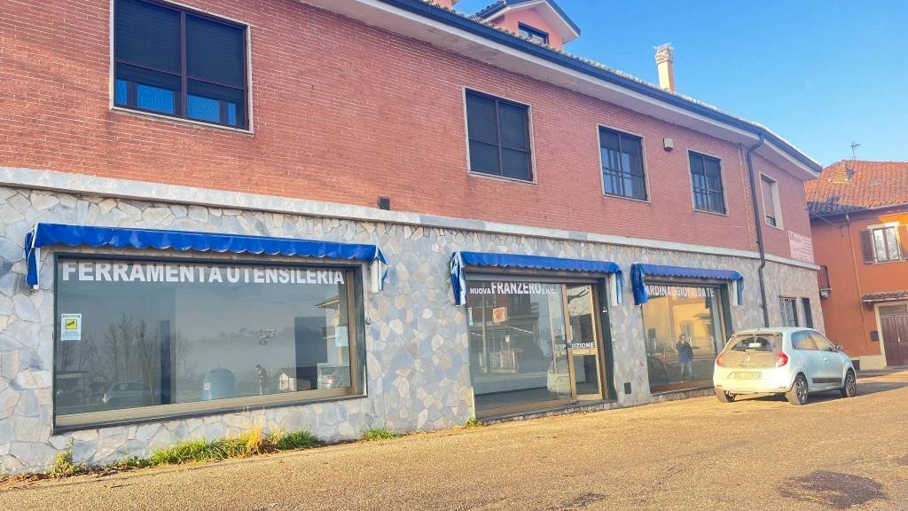 Facciata - Shop Regione Taverne, 1, Villafranca d'Asti - photo 2