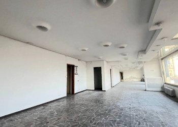 Interno non residenziale - Negozio Regione Taverne, 1, Villafranca d'Asti - foto 4