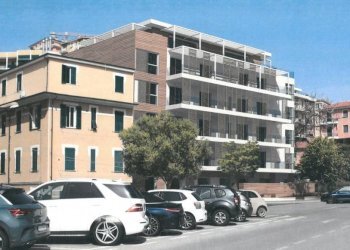 Facciata - Trilocale via Claudio Baglietto, 17, Varazze - foto 1