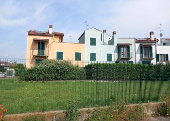 Facciata - Villa a Schiera via Roggia Molinara, 8, Biandrate - foto 9
