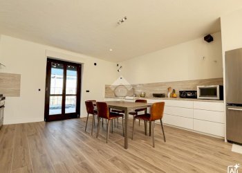 Villa Via Giacomo Leopardi, La Loggia - foto 1