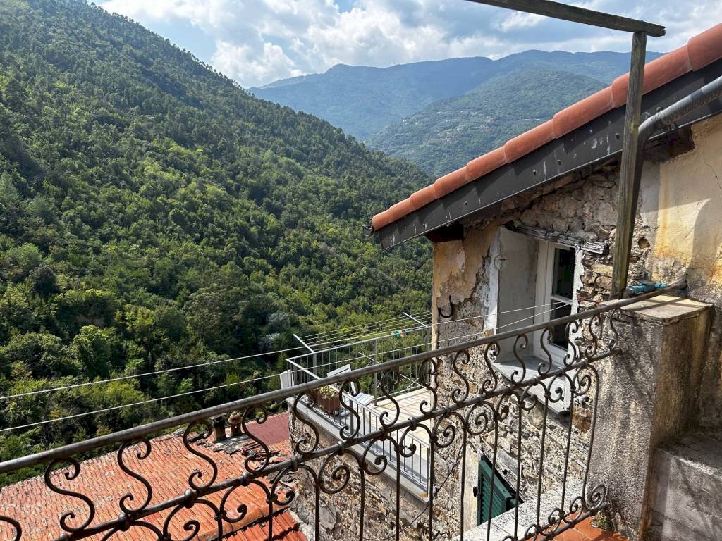 Vista - Trilocale via Santo Stefano, 3, Castel Vittorio - foto 1