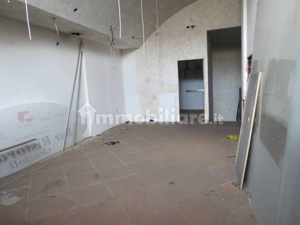 Facciata - Shop via Don Bartolomeo Grazioli, 57, Milano - photo 2