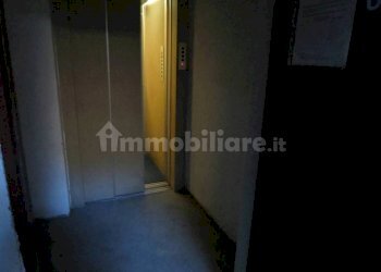 Interno palazzo - Negozio via Don Bartolomeo Grazioli, 57, Milano - foto 16