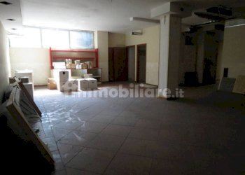 Interno non residenziale - Negozio via Don Bartolomeo Grazioli, 57, Milano - foto 20