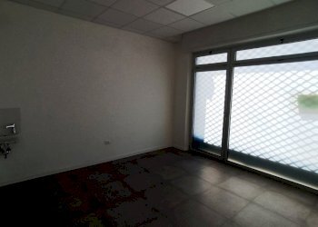 IMG_20240127_110204.jpg - Locale Commerciale Luni - foto 1