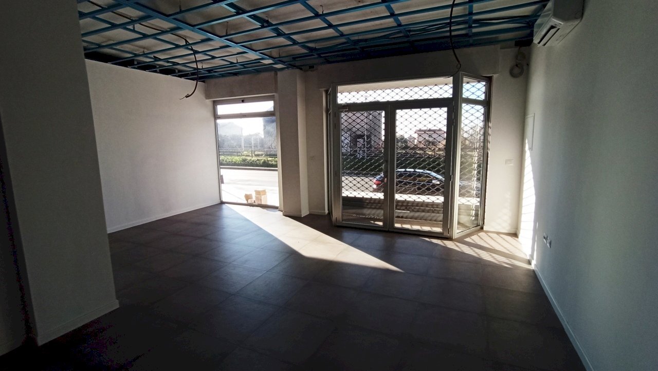 IMG_20240127_110516.jpg - Locale Commerciale Luni - foto 2