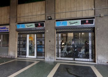 DSC09808.JPG - Locale Commerciale Via Tullio Molteni 7R 9R, Genova - foto 2