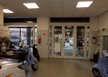 DSC09797.JPG - Locale Commerciale Via Tullio Molteni 7R 9R, Genova - foto 5