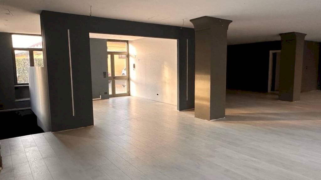 NEGOZIO OPENSPACE - Shop via Candelo, 28, Biella - photo 1