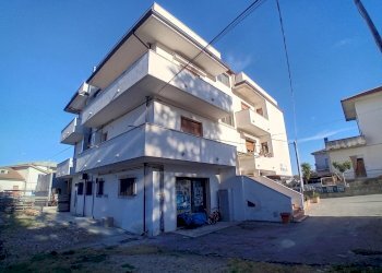 facciata - Appartamento Via Gabriele D'Annunzio 43, Manoppello - foto 1