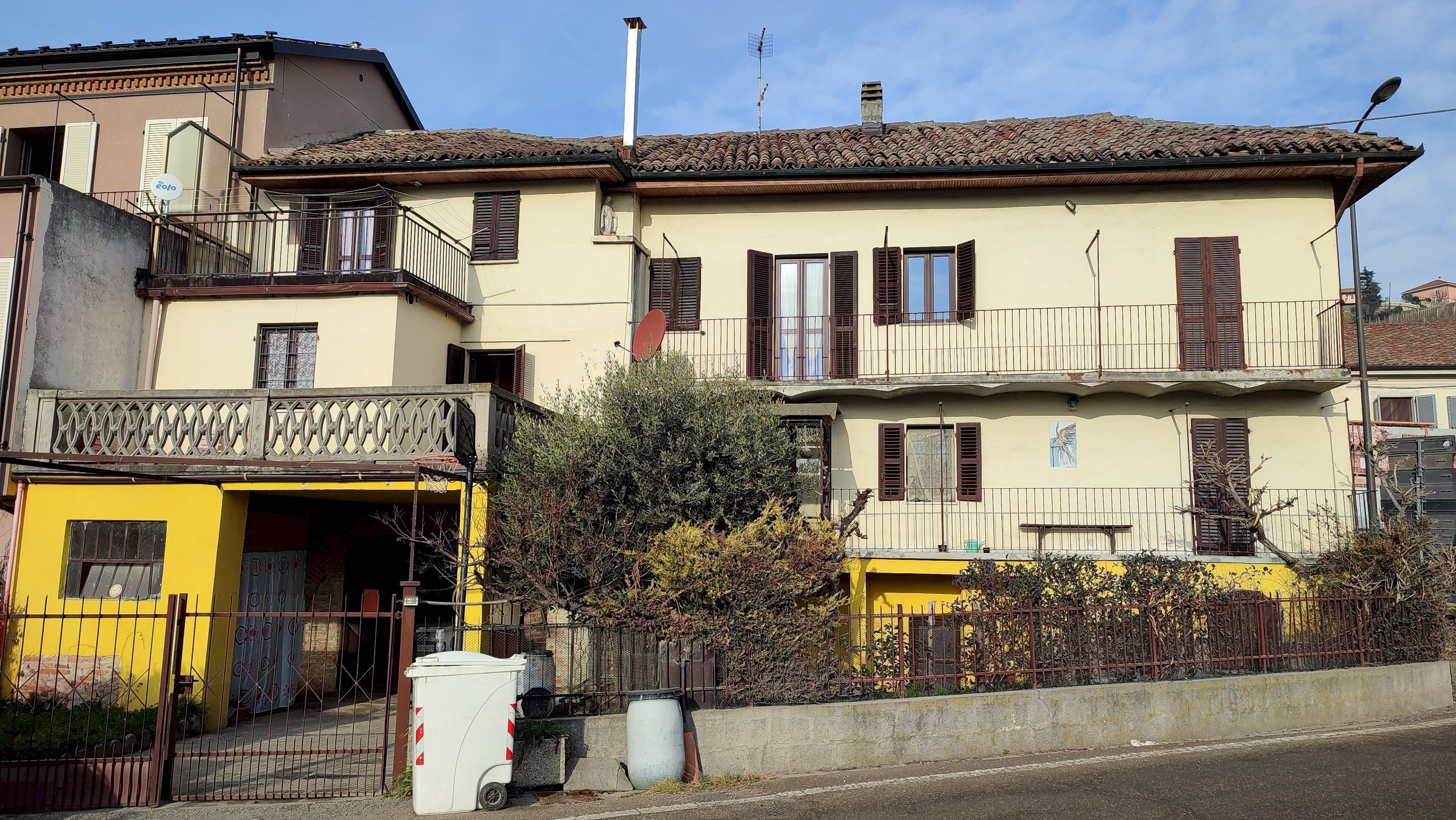 Independent house via Bindello, 1, Neive - photo 1