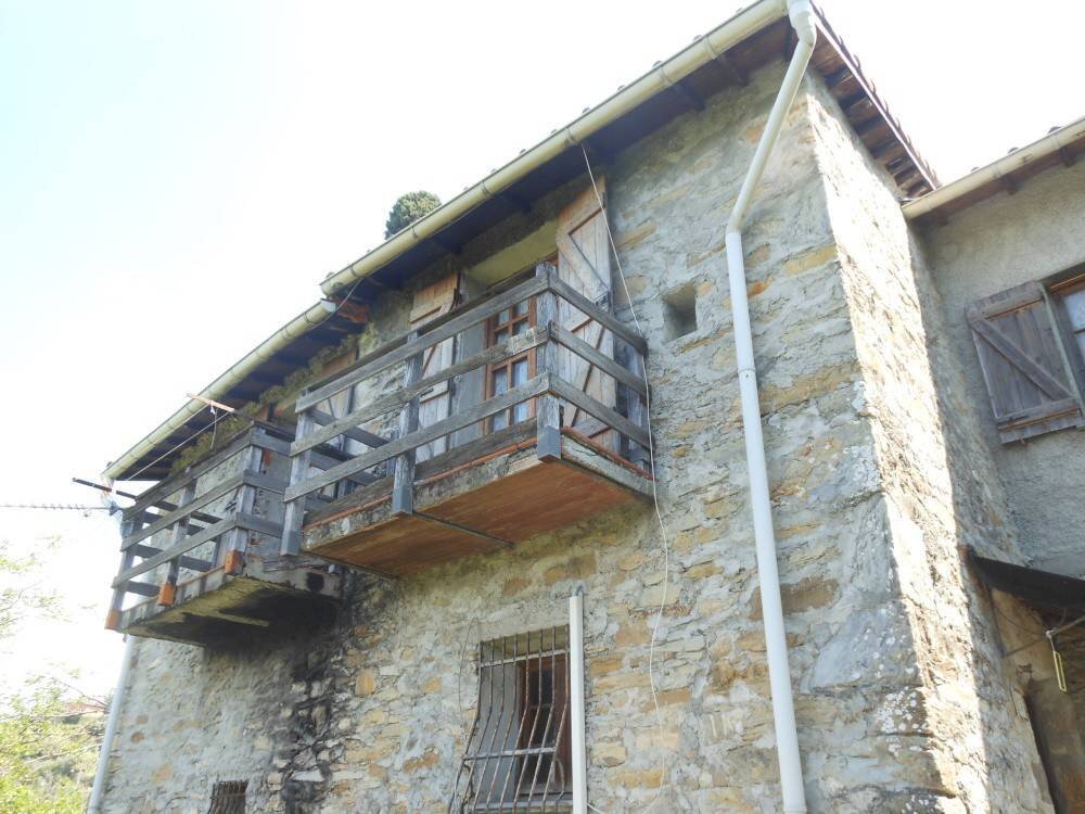 Facciata - Casa indipendente all'asta via Steneri, Avegno - foto 2