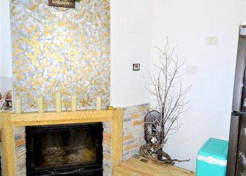 caminetto - Appartamento Trecastelli - foto 7