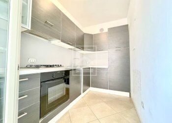 Three-room apartment via San Zeno, Desenzano del Garda - photo 3