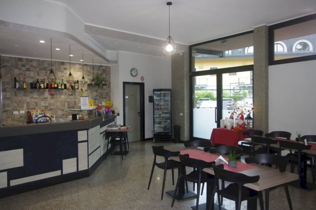 Interno non residenziale - Bar Tavola Calda - Fredda corso Sempione, 11, Gallarate - foto 2