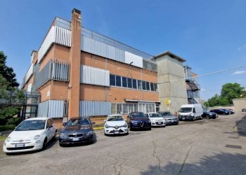 . - Capannone via Piave, Pero - foto 2