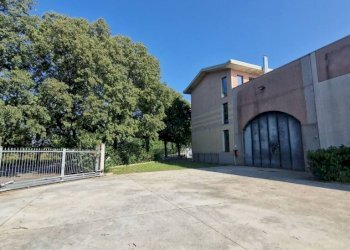 Facciata - Capannone via Valera, 16, Rho - foto 3