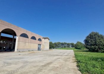 Cortile interno - Capannone via Valera, 16, Rho - foto 31