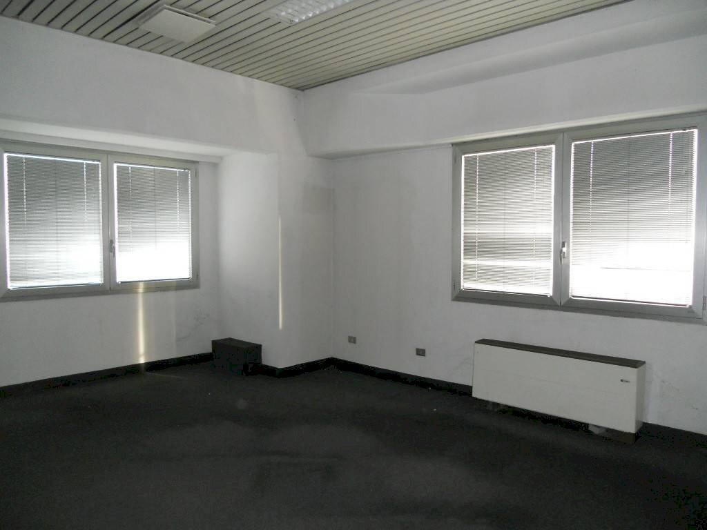 . - Ufficio via Vincenzo Monti, 30, Pero - foto 3