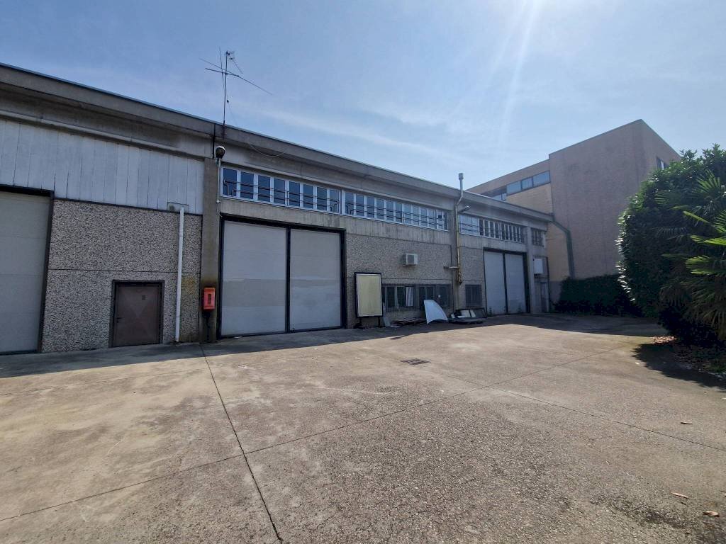 Facciata - Capannone via San Giovanni Bosco, Pogliano Milanese - foto 1