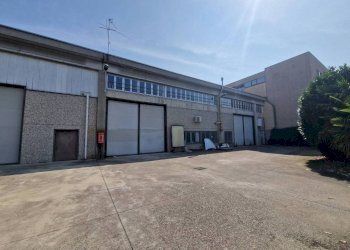 Facciata - Capannone via San Giovanni Bosco, Pogliano Milanese - foto 1