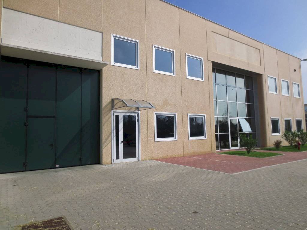 . - Capannone via Monte Grappa, 40, Arese - foto 1