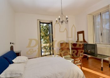 Camera da letto con balcone - Villa Viale Garibaldi 68, Maccagno con Pino e Veddasca - foto 25