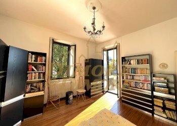 Camera da letto con uscita sul terrazzo - Villa Viale Garibaldi 68, Maccagno con Pino e Veddasca - foto 30