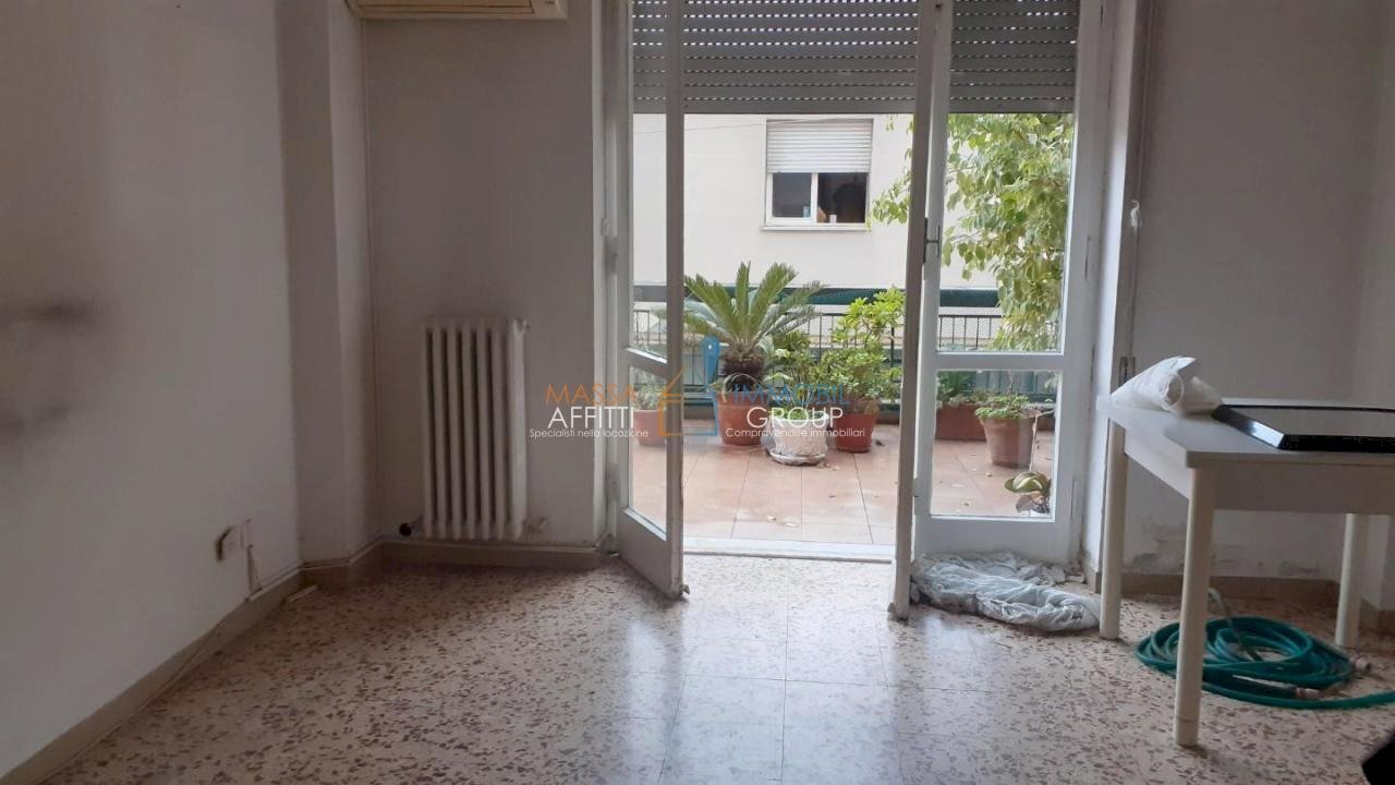 1242471-tsq22l.jpg - Four-room apartment Viale Eugenio Chiesa 7, Massa - photo 1