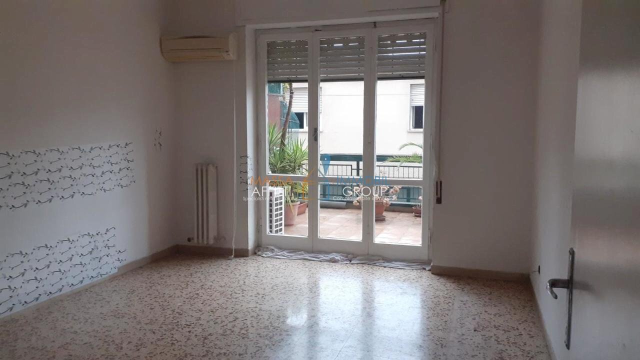 1242471-zqy84vp.jpg - Four-room apartment Viale Eugenio Chiesa 7, Massa - photo 2