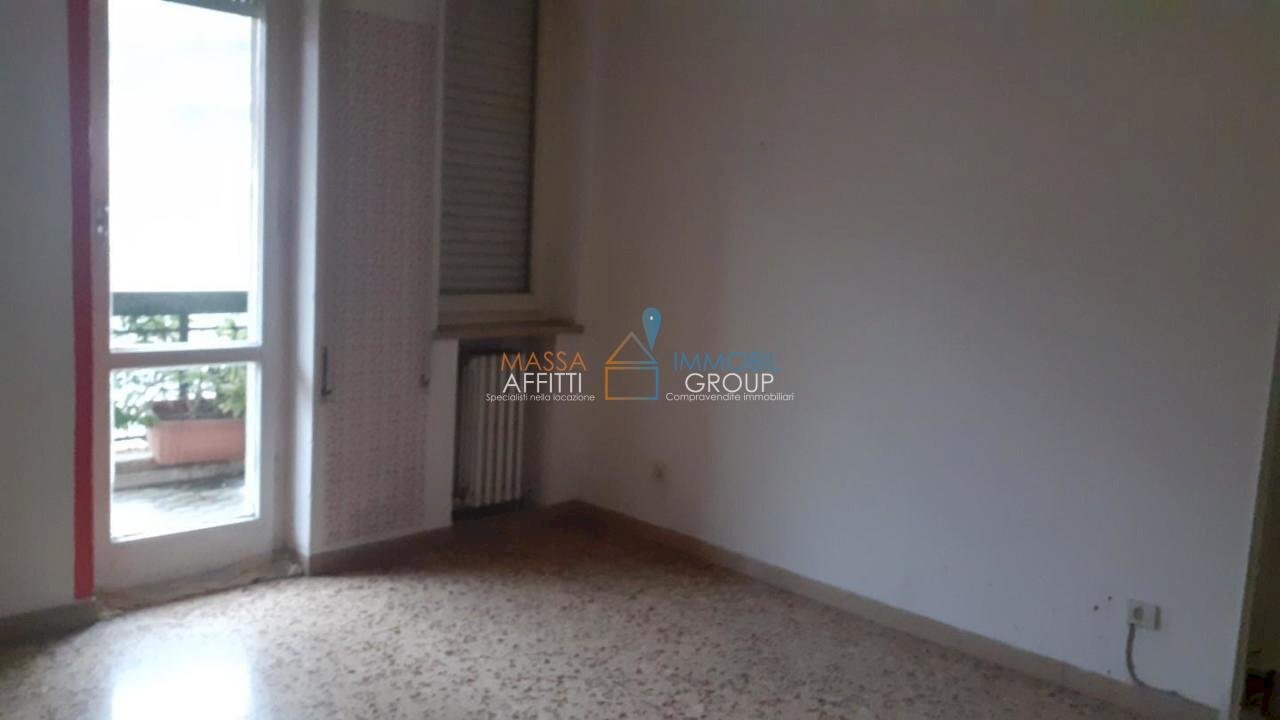 1242471-v4cwy68iqb.jpg - Four-room apartment Viale Eugenio Chiesa 7, Massa - photo 3