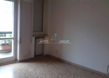 1242471-v4cwy68iqb.jpg - Quadrilocale Viale Eugenio Chiesa 7, Massa - foto 3