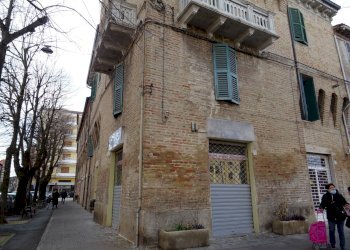 esterno - Locale Commerciale Falconara Marittima - foto 1