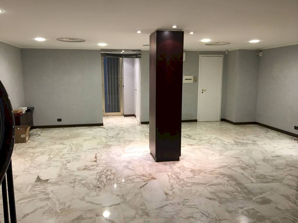 Stanza non arredata - Negozio corso Felice Cavallotti, 84, Sanremo - foto 2