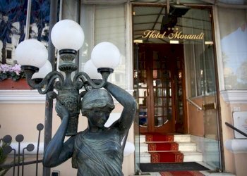 Interno palazzo - Negozio via Nizza, 57, Torino (zona San Salvario) - foto 24