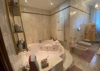 Bagno - Stable - Palace strada del Bramafame, Torino - photo 16
