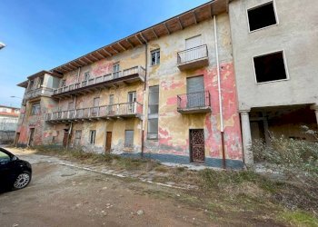 ESTERNO - Casa indipendente via Isonzo, Venegono Inferiore - foto 5