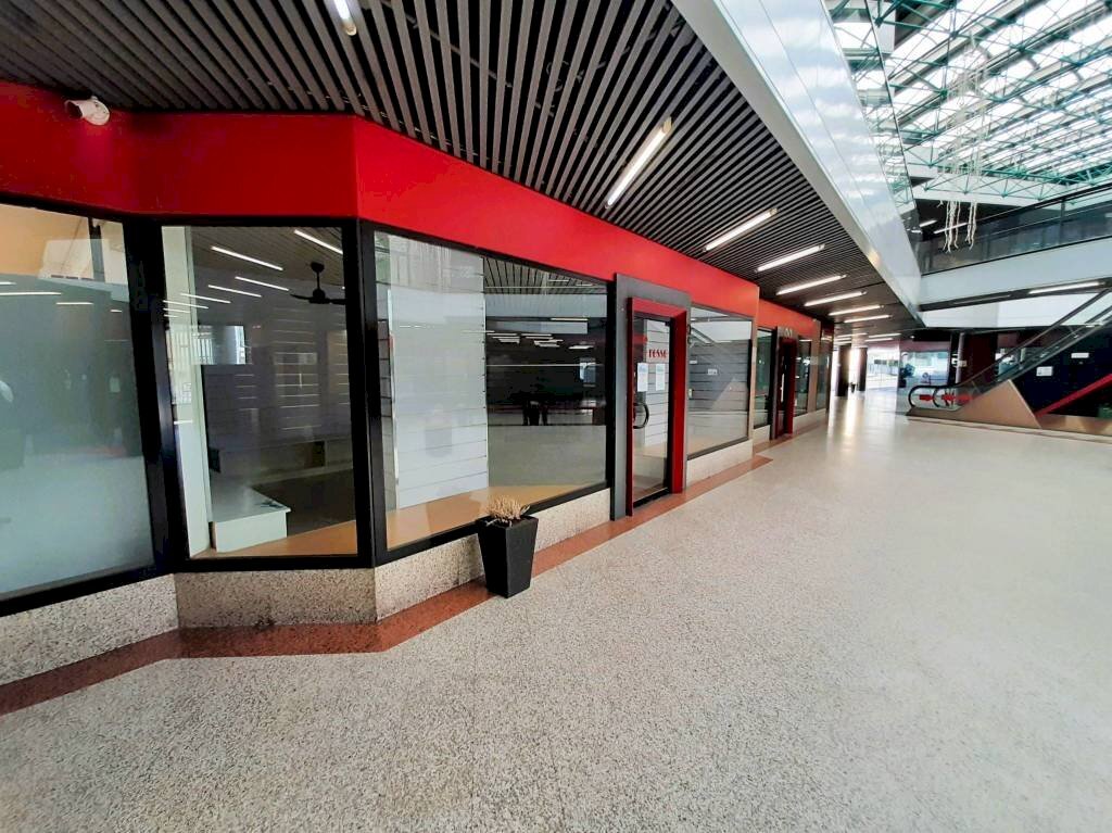 Interno non residenziale - Shop largo Alberto Pedrini, 1, Sondrio - photo 2