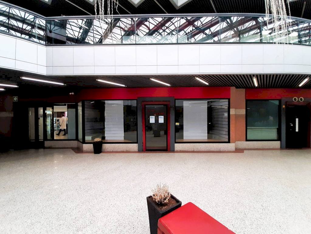 Interno non residenziale - Shop largo Alberto Pedrini, 1, Sondrio - photo 3