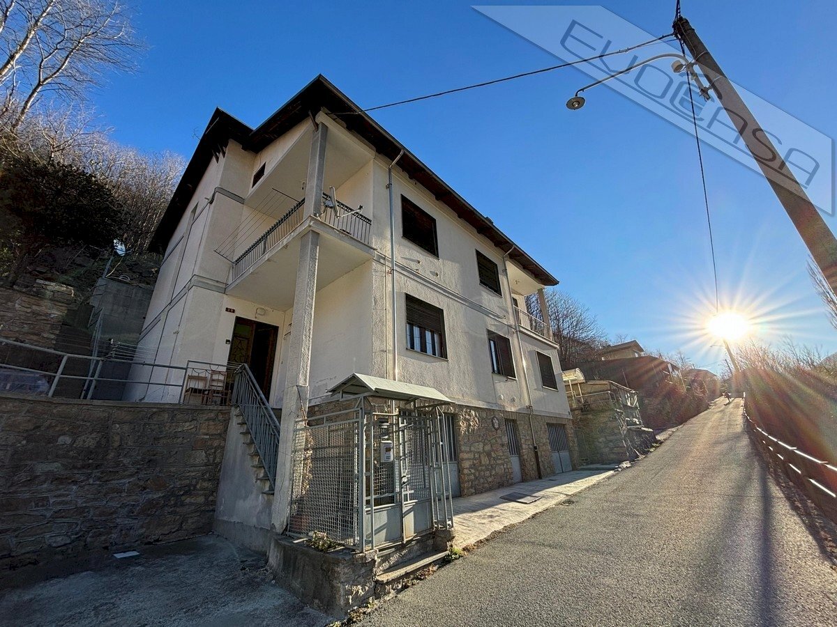 Porzione di casa Castel del bosco , Roure - foto 1