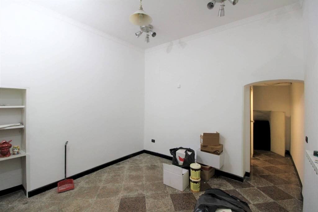 FOTO - Negozio via di Canneto il Curto, Genova (zona Centro Storico) - foto 3