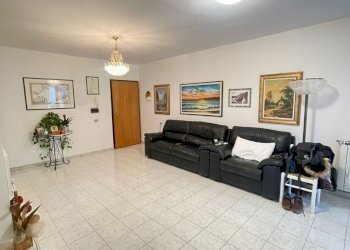 638e6689-e370-4c5d-a67e-37e96fdce00e.jpg - Appartamento Follo - foto 2