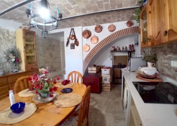 cucina - Casa indipendente Serramonacesca - foto 2