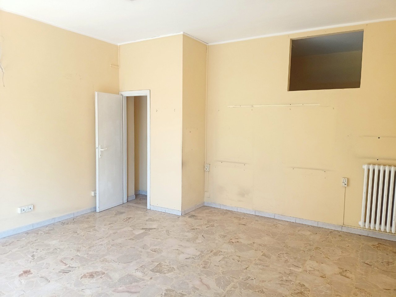 Shop Reggio nell'Emilia - photo 1