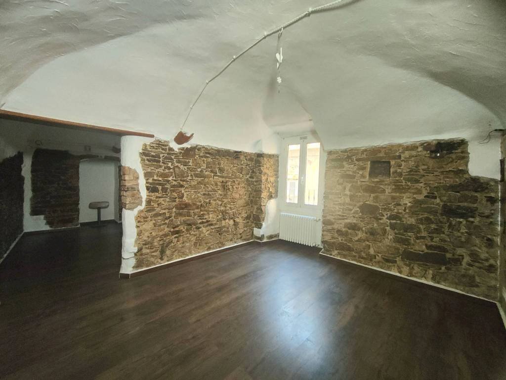 stanza 1 - Negozio piazza Emilio Croesi, Perinaldo - foto 1